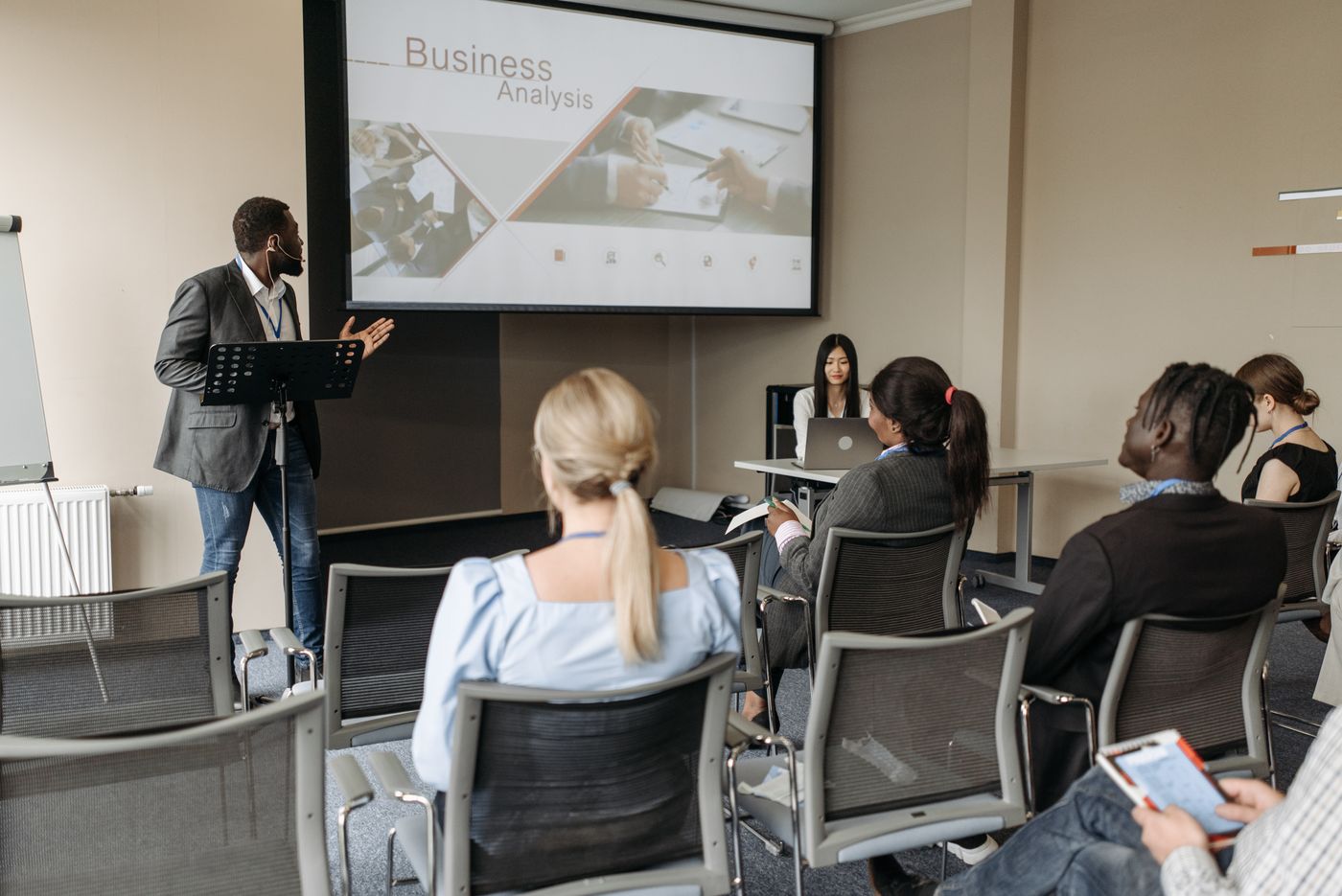 Freelancers learning what buyers search for at a workshop